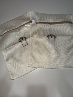 Set of 2 White Mesh Laundry Bags with Polo Shirt Icons